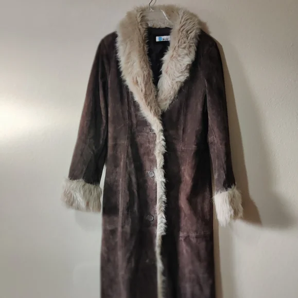 Vintage Brown Leather Jacket with Plush Cream Fur Collar - Picture 2 of 16